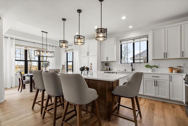 W251N2367 Valleyview CIRCLE, Pewaukee, WI 53072