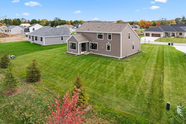 W251N2367 Valleyview CIRCLE, Pewaukee, WI 53072
