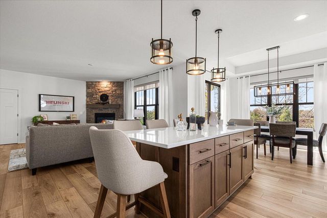 W251N2367 Valleyview CIRCLE, Pewaukee, WI 53072