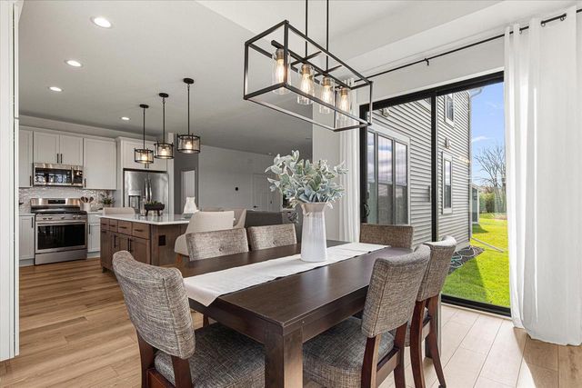 W251N2367 Valleyview CIRCLE, Pewaukee, WI 53072