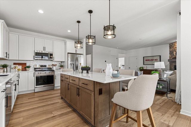 W251N2367 Valleyview CIRCLE, Pewaukee, WI 53072