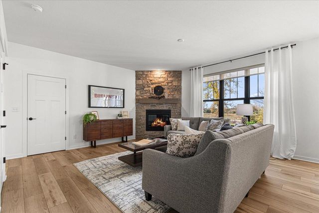 W251N2367 Valleyview CIRCLE, Pewaukee, WI 53072