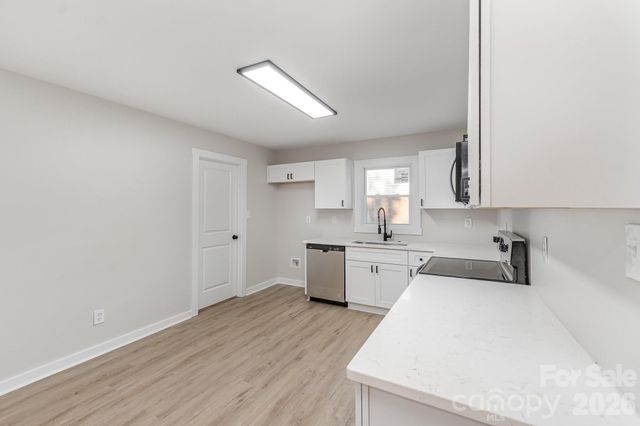 6557 Covecreek Drive, Charlotte, NC 28215