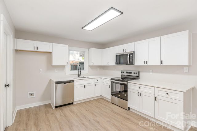 6557 Covecreek Drive, Charlotte, NC 28215