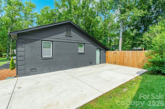 6557 Covecreek Drive, Charlotte, NC 28215