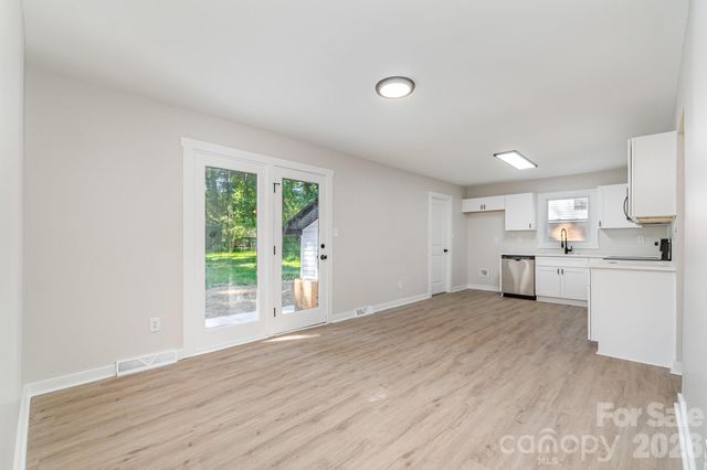 6557 Covecreek Drive, Charlotte, NC 28215