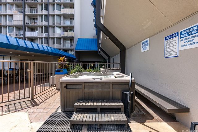 1535 Pensacola Street 910, Honolulu, HI 96822