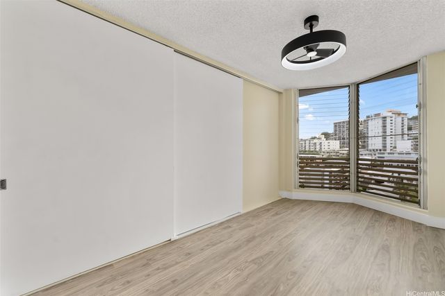 1535 Pensacola Street 910, Honolulu, HI 96822