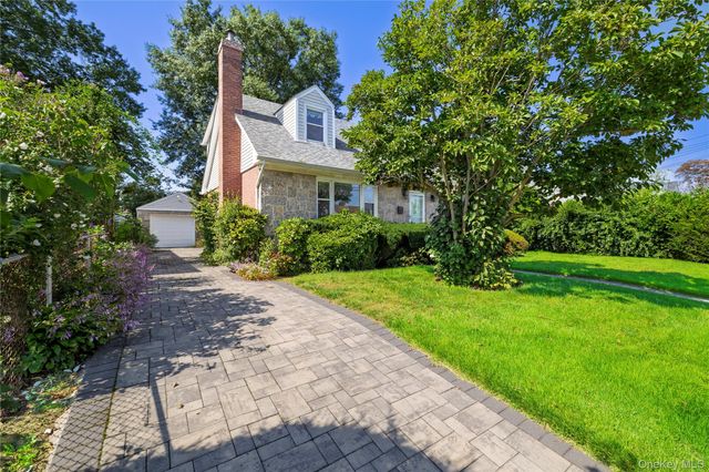 204 Pamlico Avenue, Uniondale, NY 11553