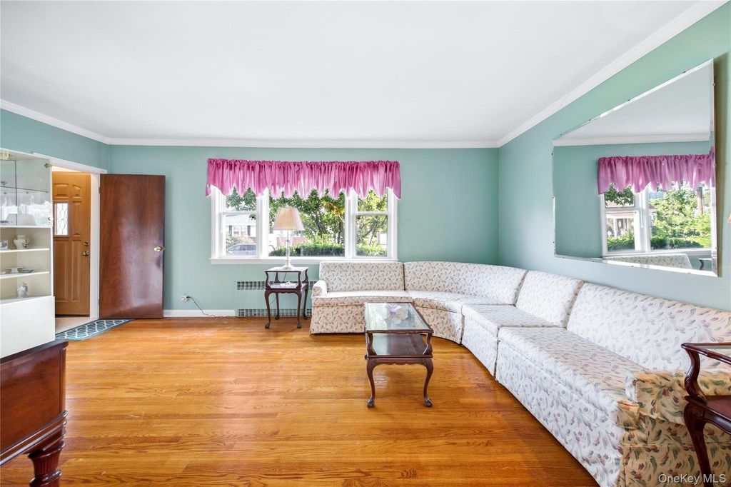 204 Pamlico Avenue, Uniondale, NY 11553 — photo 2