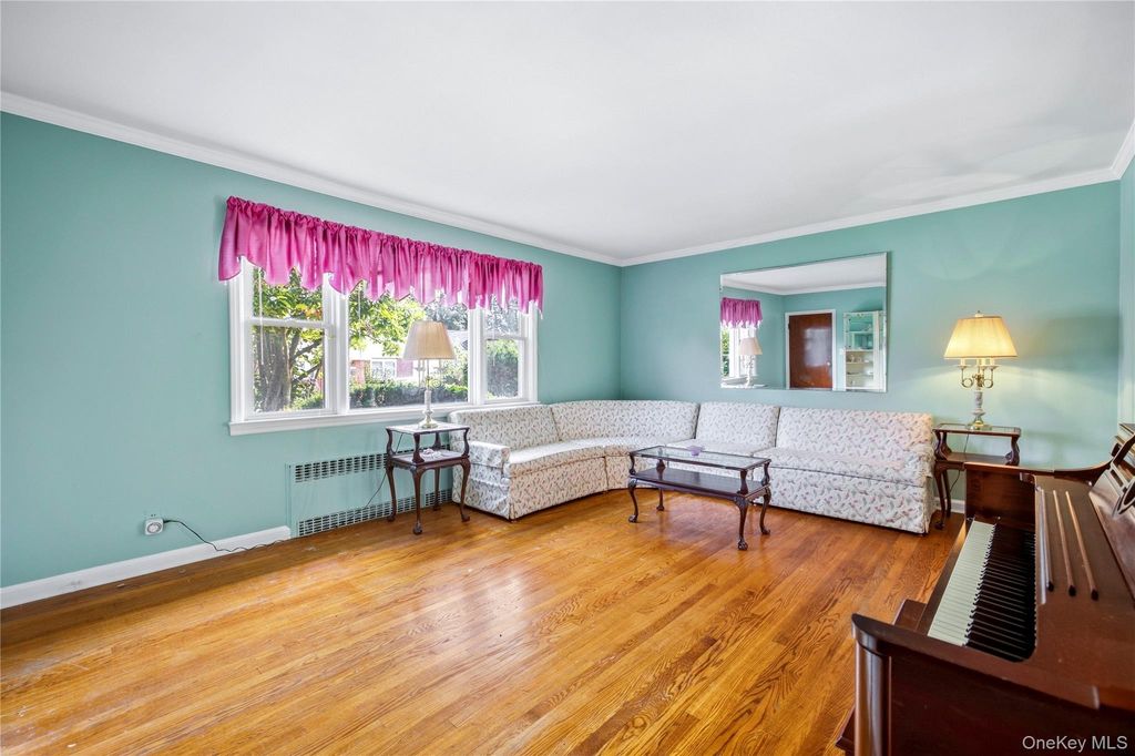 204 Pamlico Avenue, Uniondale, NY 11553 — photo 4