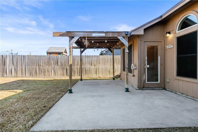 6630 Riding Wind Dr, Corpus Christi, TX 78414