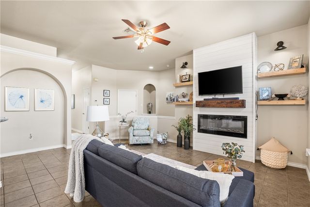 6630 Riding Wind Dr, Corpus Christi, TX 78414