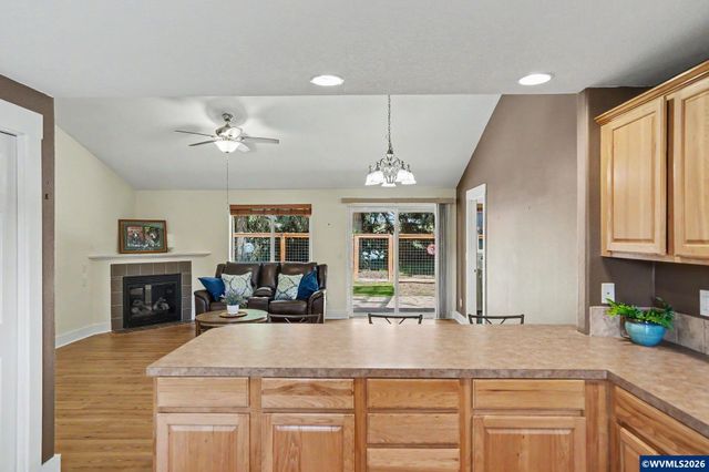 916 Travis Dr NE, Silverton, OR 97381
