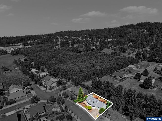 916 Travis Dr NE, Silverton, OR 97381