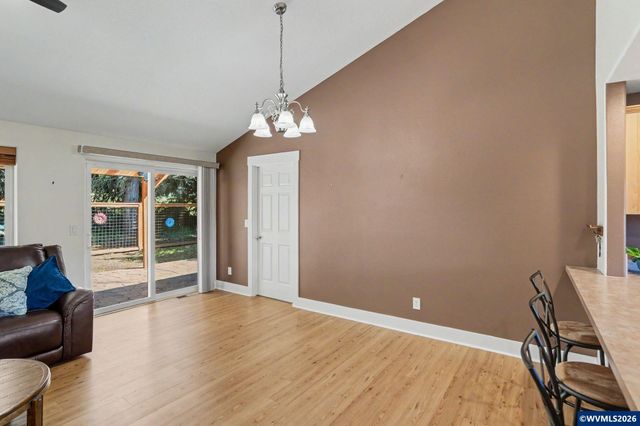 916 Travis Dr NE, Silverton, OR 97381