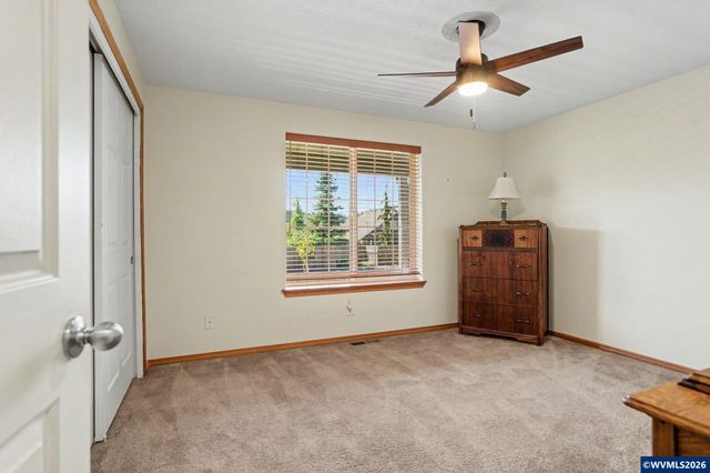916 Travis Dr NE, Silverton, OR 97381