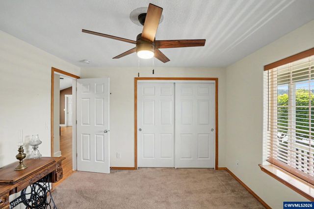 916 Travis Dr NE, Silverton, OR 97381