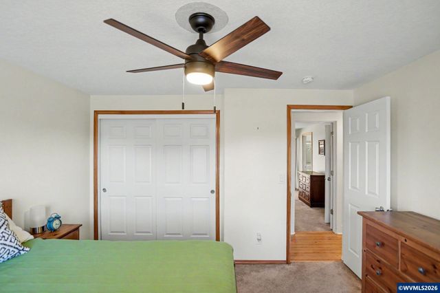 916 Travis Dr NE, Silverton, OR 97381