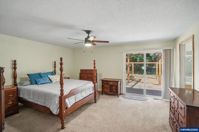 916 Travis Dr NE, Silverton, OR 97381