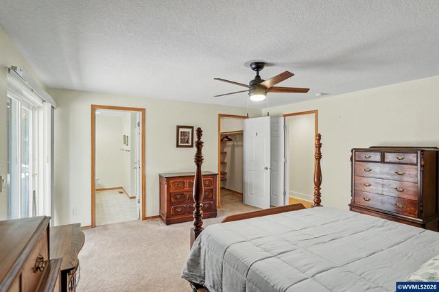 916 Travis Dr NE, Silverton, OR 97381
