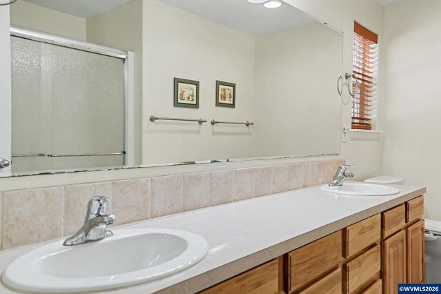 916 Travis Dr NE, Silverton, OR 97381