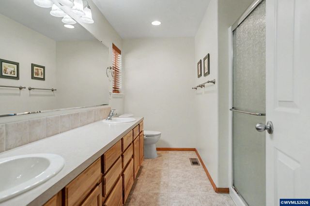 916 Travis Dr NE, Silverton, OR 97381