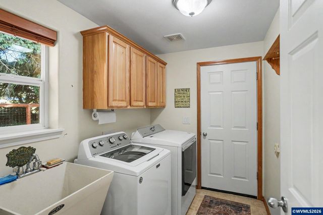 916 Travis Dr NE, Silverton, OR 97381