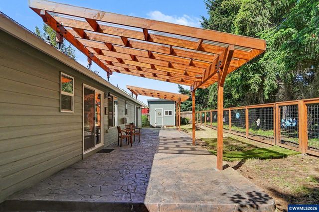 916 Travis Dr NE, Silverton, OR 97381