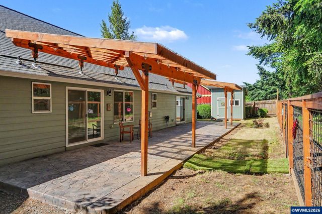 916 Travis Dr NE, Silverton, OR 97381