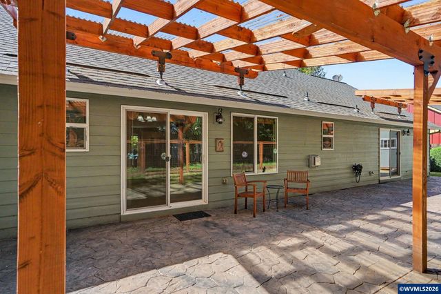 916 Travis Dr NE, Silverton, OR 97381