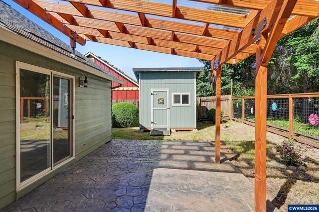 916 Travis Dr NE, Silverton, OR 97381