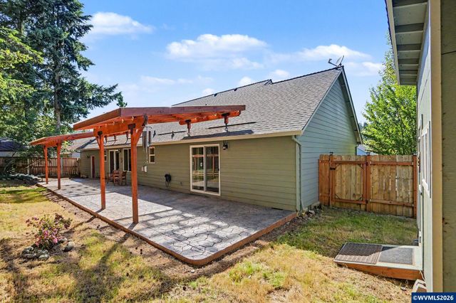916 Travis Dr NE, Silverton, OR 97381