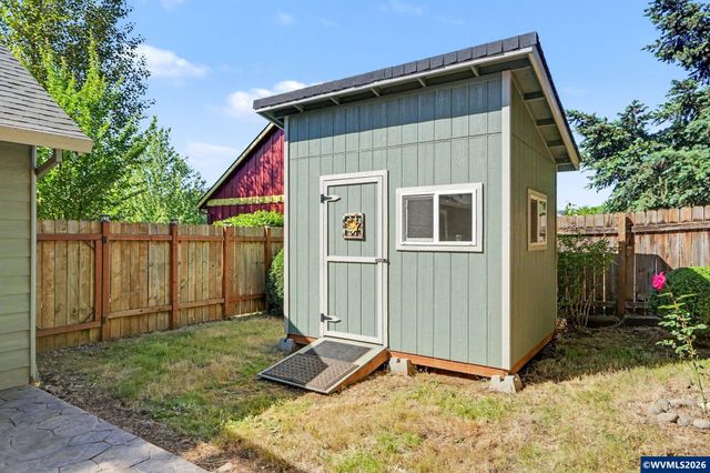 916 Travis Dr NE, Silverton, OR 97381