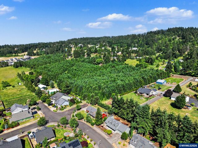 916 Travis Dr NE, Silverton, OR 97381