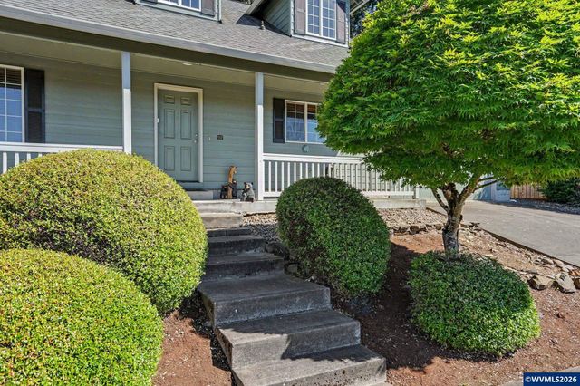 916 Travis Dr NE, Silverton, OR 97381