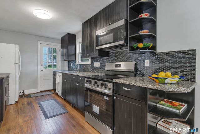30 Crest Street, New London, CT 06320