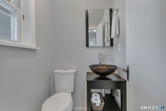 30 Crest Street, New London, CT 06320