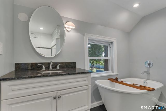 30 Crest Street, New London, CT 06320