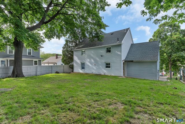 30 Crest Street, New London, CT 06320