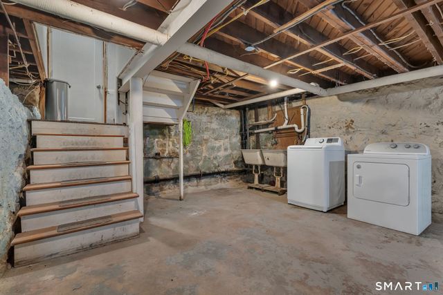 30 Crest Street, New London, CT 06320