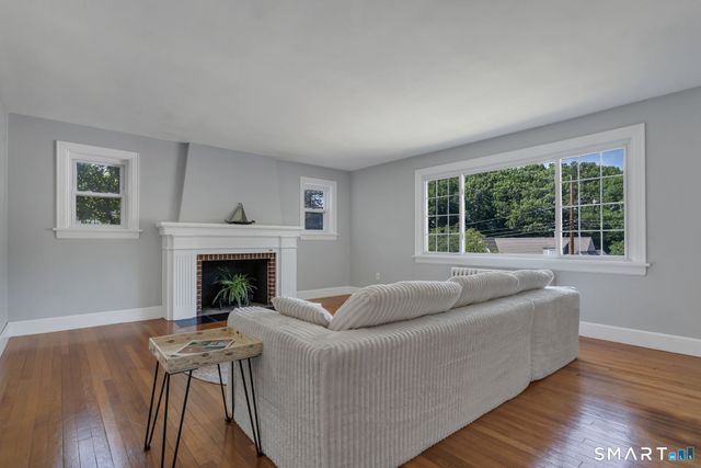30 Crest Street, New London, CT 06320