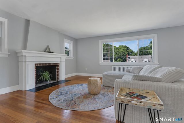30 Crest Street, New London, CT 06320
