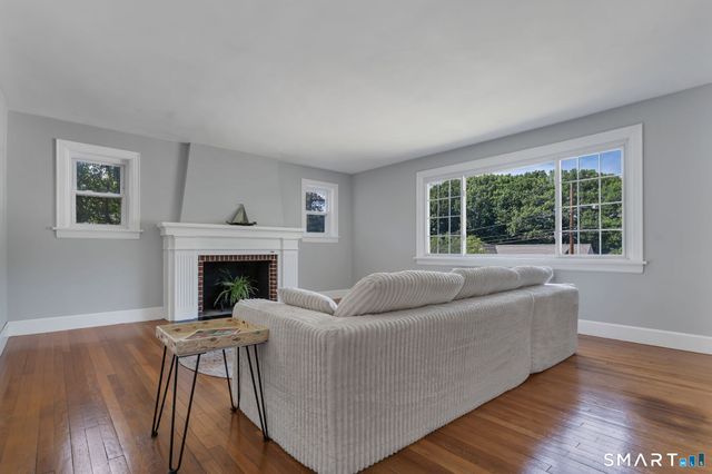 30 Crest Street, New London, CT 06320