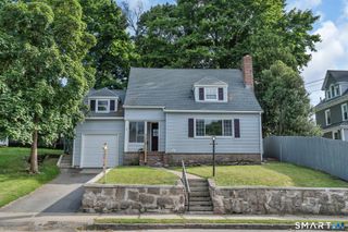30 Crest Street, New London, CT 06320