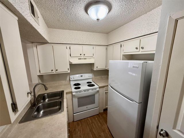 8909 Parkfield DR 102, Austin, TX 78758