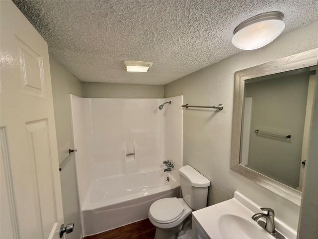 8909 Parkfield DR 102, Austin, TX 78758