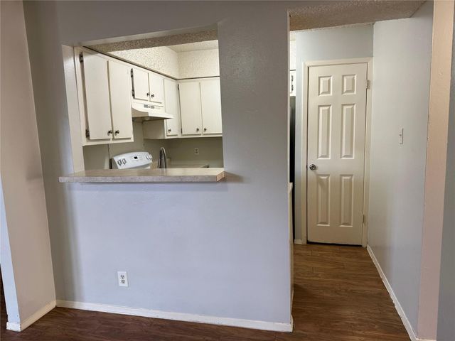 8909 Parkfield DR 102, Austin, TX 78758