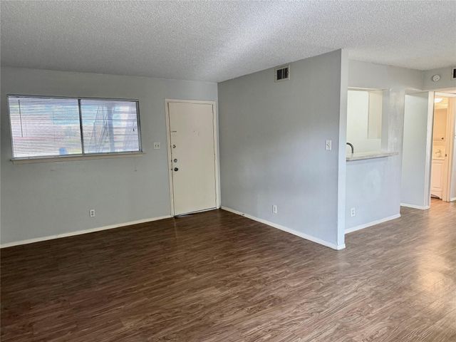 8909 Parkfield DR 102, Austin, TX 78758