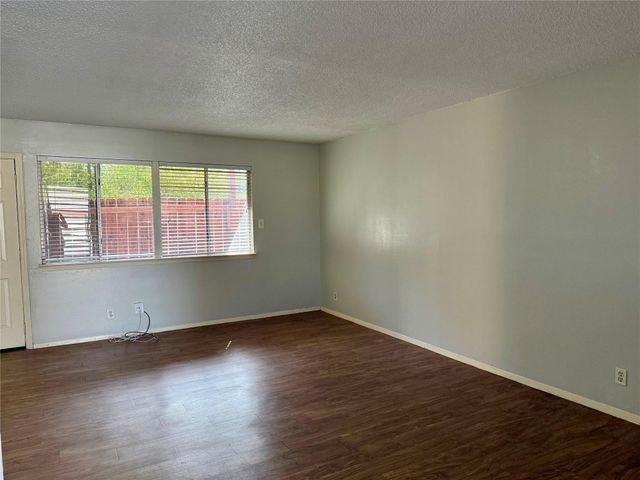 8909 Parkfield DR 102, Austin, TX 78758